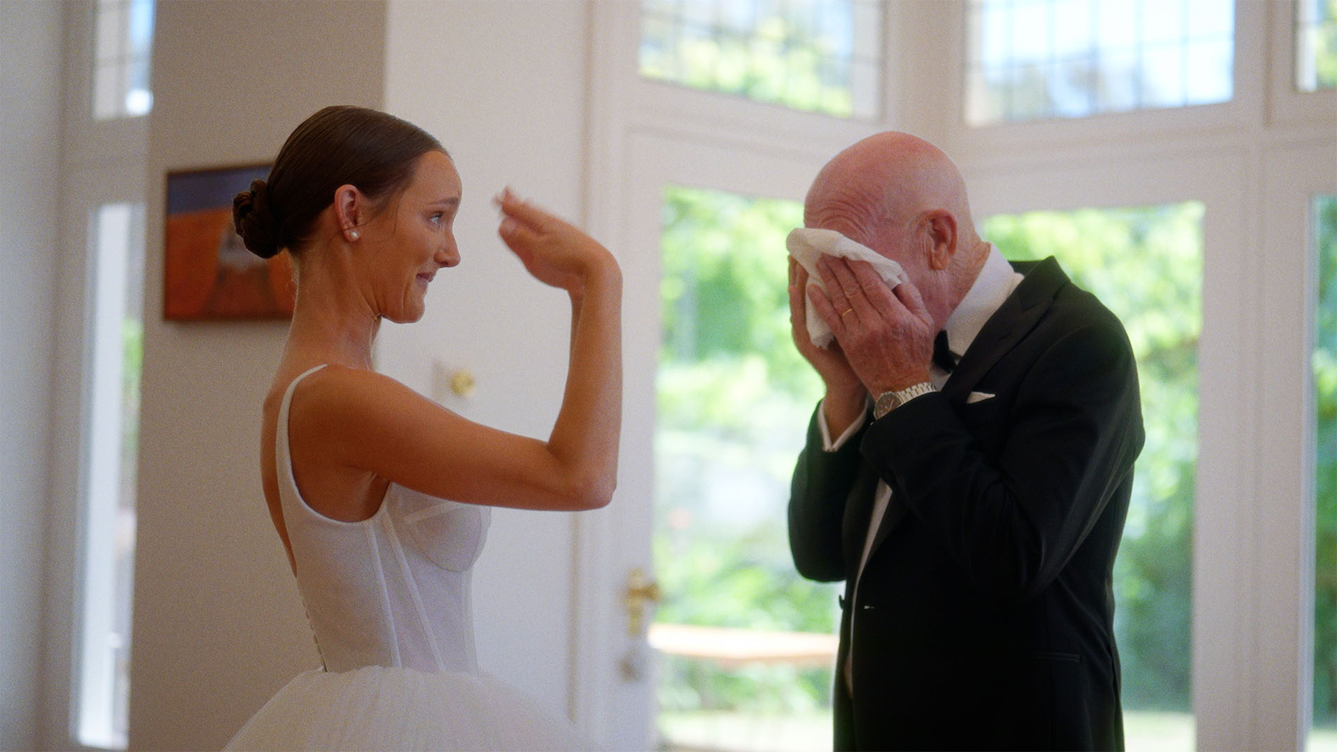 father of the bride seeing his daughter in her wedding dress for the first time